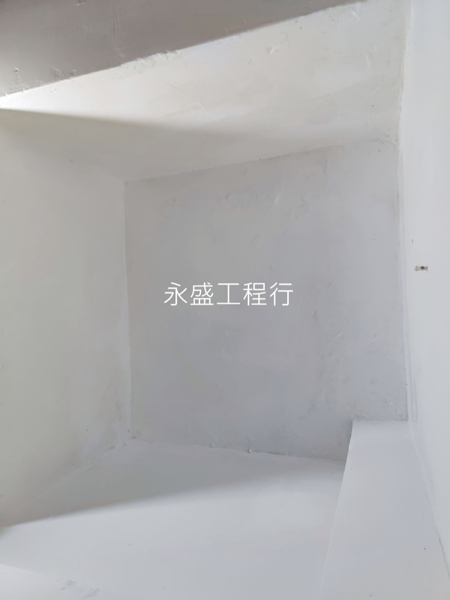 工程團隊中有一位師傅專門負責漏水打針。